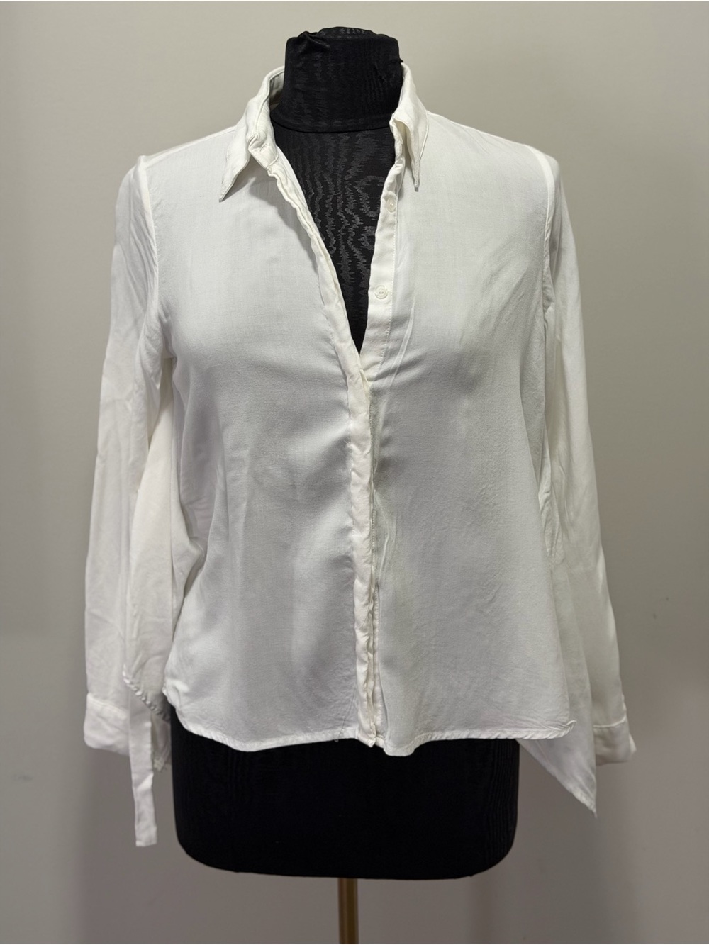 Women's White Button-Down Shirt with Point Collar size M - Picture 8 of 8